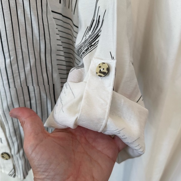 North's
Style Women's Sz 2x Long Sleeve Button Down Rolling Button Tab Blouse - Picture 4 of 6